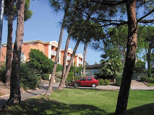 Lagrange Vacances Le Domaine Des Grands Pins Сен-Рафаель Екстер'єр фото
